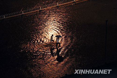 特大暴雨襲擊京城[組圖]